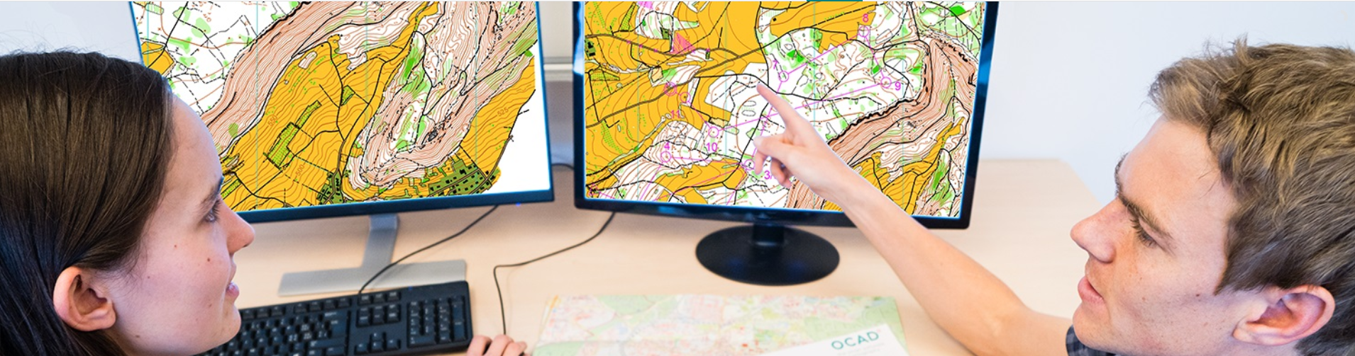 To som tegner kart eller løype på PC