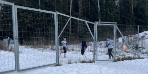 folk som løper i snø