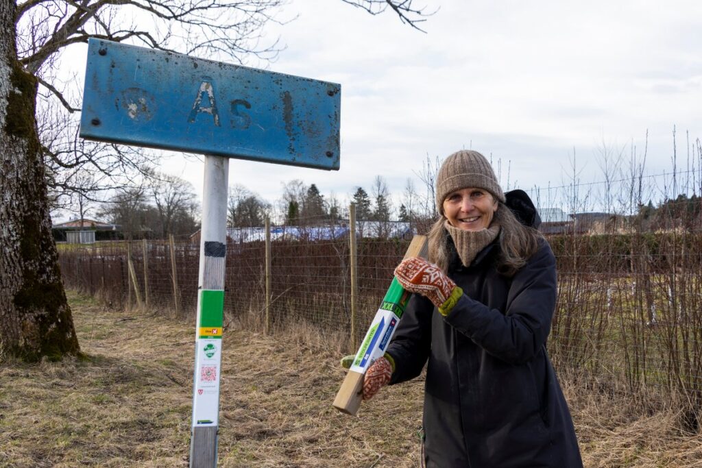 Sille viser fram sin favorittstolpe