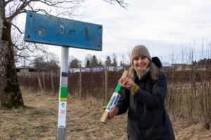 Sille viser fram sin favorittstolpe